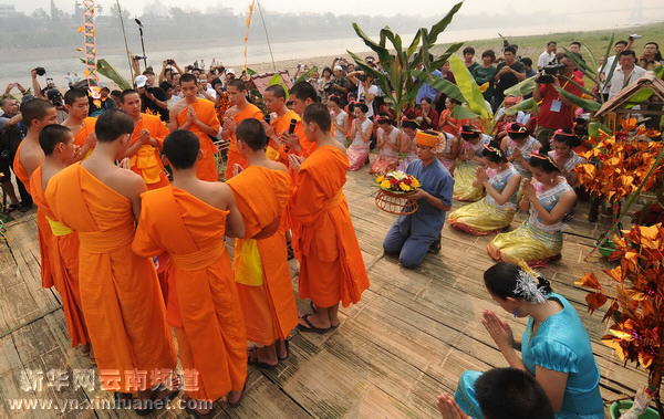 西雙版納歡樂潑水節