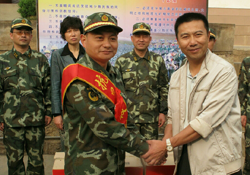 云南武警黃金部隊抗旱打井紀實：吃水不忘挖井人