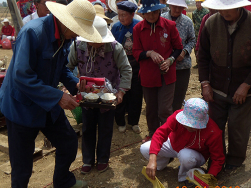 云南武警黃金部隊抗旱打井紀實：吃水不忘挖井人