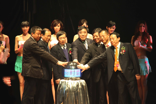 首屆海西國際時裝周開幕 流行時尚風(fēng)席卷石獅