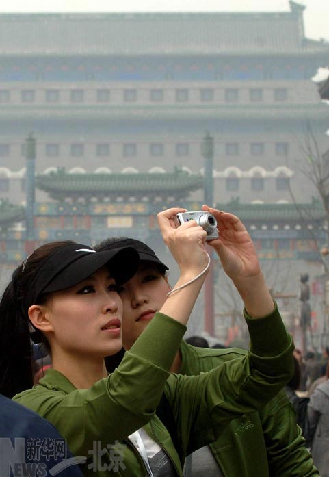 學生佳麗逛京城(圖)