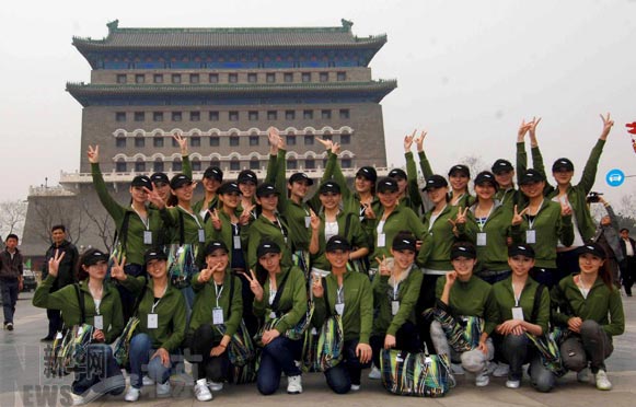 學生佳麗逛京城(圖)