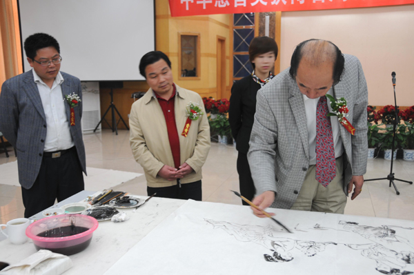 首都書畫家黃正襄、周森等慰問“河南慈善愛心人士”