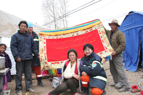 胡總書記看望的災區女孩 已轉往武警總醫院救治