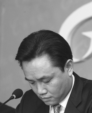 黃光裕及妻子出庭受審 只有一名記者獲準旁聽