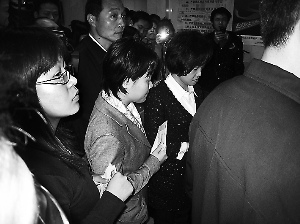 黃光裕出庭受審面容清瘦 對三項指控均持異議(詳細)