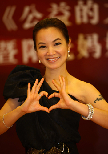 阿雅從綜藝到公益 完成優雅換裝