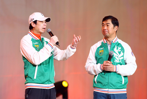 眾大腕明星騎自行車提倡低碳 個性演唱會舉行