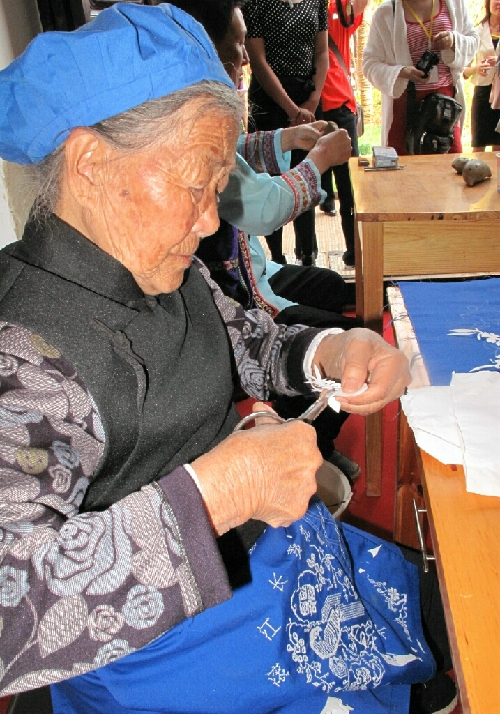 昆明:“古鎮廟會”度五一