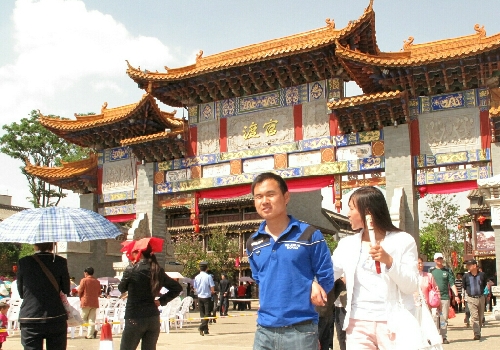 昆明:“古鎮廟會”度五一