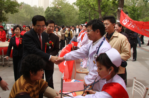 洛陽啟動“百萬空巢老人關愛志愿服務行動”