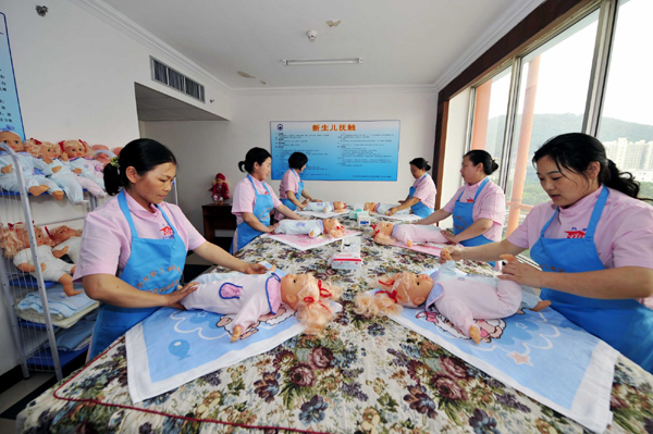 深圳首批3800余名家政服務員持證上崗