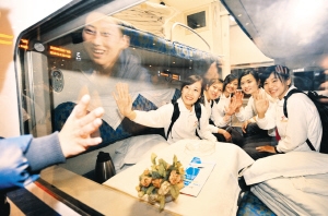 60名天津志愿者出征世博會(huì)