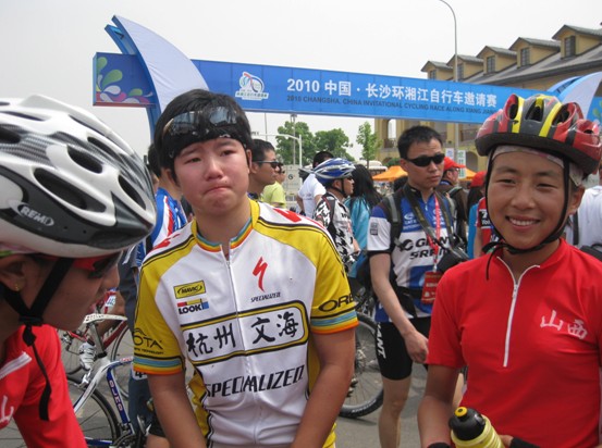 千名騎士競逐湘江“車王”（圖）