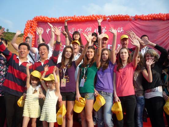 中外雙胞歡聚云南墨江 雙胞胎節再掀高潮（組圖）