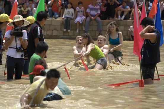 中外雙胞歡聚云南墨江 雙胞胎節再掀高潮（組圖）