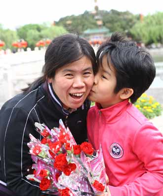 北海公園舉辦募捐義款救助貧困母親愛心活動