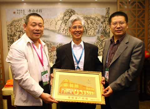 世博中國館總設計師攜全家參觀世博園(組圖)