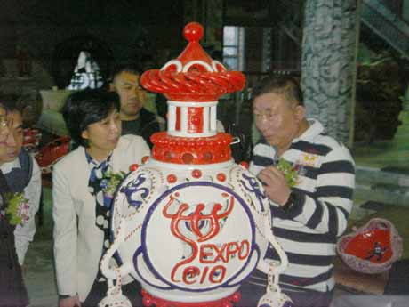 大連市昨向上海世博會贈送50余件世博圖標陶藝作品