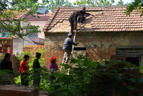 河南商丘官員看望蒙冤11年的趙作海并致歉(圖)