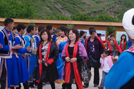 蘿卜寨：祭壇開壇儀式迎來震后首批游客