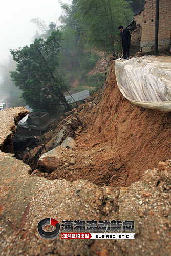 湖南一天發(fā)布17個暴雨預(yù)警 或有地質(zhì)災(zāi)害(組圖)