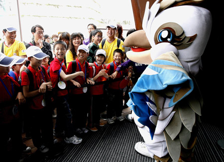 山區孩子看世博 童心飛翔描未來