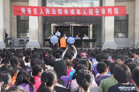 三門峽一中學24名學生遭搶 法院在校園宣判