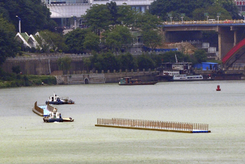 浮橋“搬家”度汛