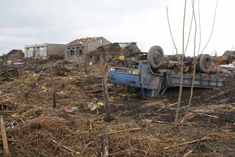 綏化龍卷風過后(圖)