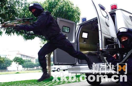廣州武警特戰隊配發反恐儀器備戰亞運安保