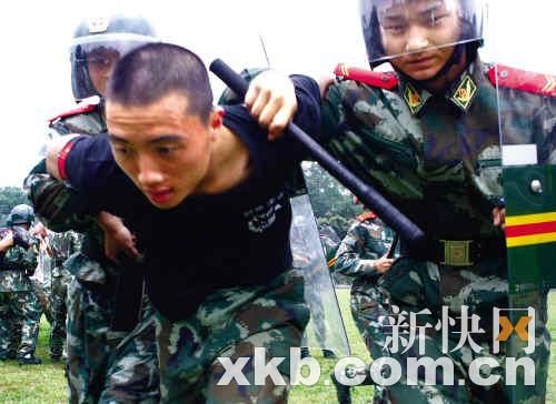 廣州武警特戰隊配發反恐儀器備戰亞運安保