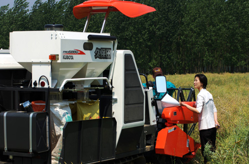 河南油菜生產機械化技術演示會在商城縣召開