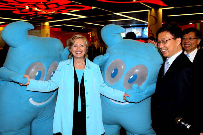 美國國務(wù)卿希拉里克林頓參觀上海世博園