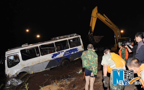 呼蘭河墜車事故已6人遇難 14人下落不明