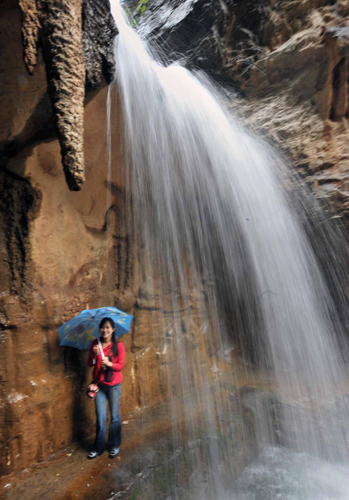 初夏時節觀瀑布