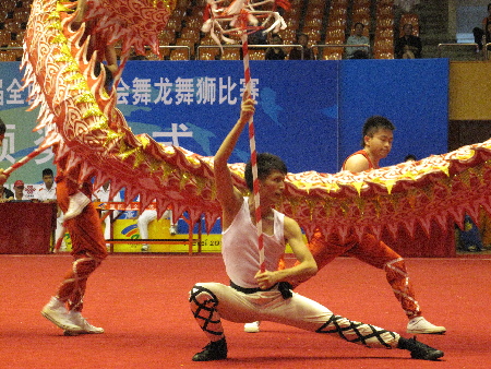 四體會舞龍比賽 英姿颯爽顯龍威-廣東失利 江蘇奪魁