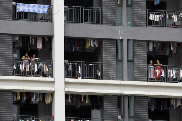 郭臺銘赴富士康遭圍堵 就跳樓事件鞠躬致歉(圖)