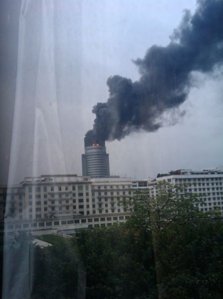 廣東省電臺頂樓突發(fā)大火 目前傷亡不明(組圖)