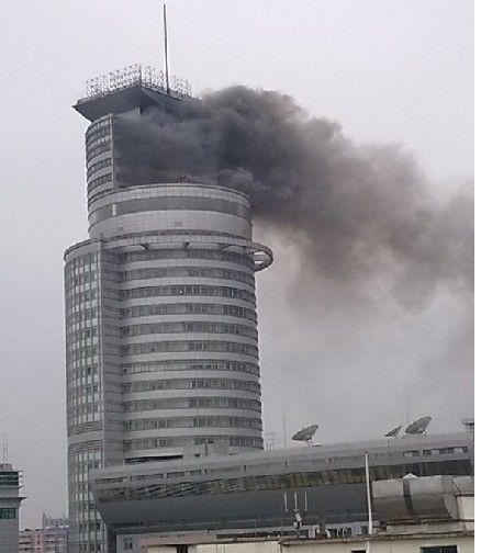 廣東省電臺頂樓突發(fā)大火 目前傷亡不明(組圖)