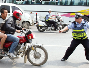 沈陽非機動車交通違法者過多 交警苦不堪言