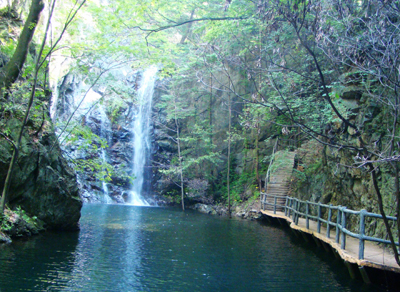 河南西峽：天然氧吧老君洞 風景秀麗野人谷(圖)