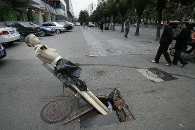 四川擬規定偷井蓋最高罰10萬元 被指缺乏操作性