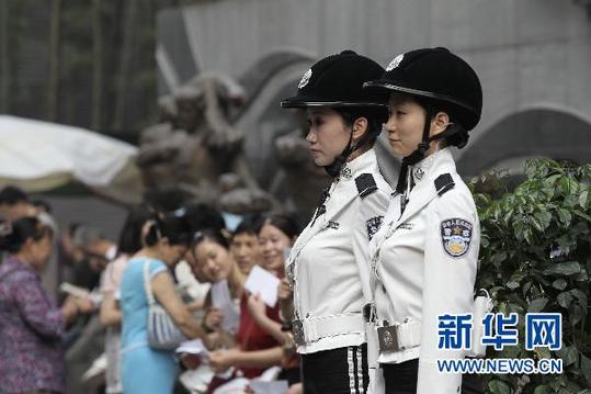 重慶女子交巡警隊伍正式上崗執(zhí)勤
