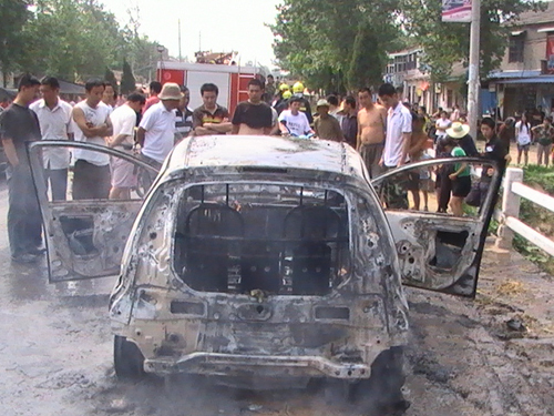 河南夏邑：天氣高溫造成汽車連續發生“自燃”