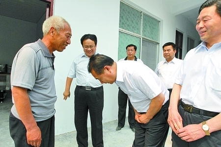 趙作海新居20天建成 河南高院院長登門道歉(圖)