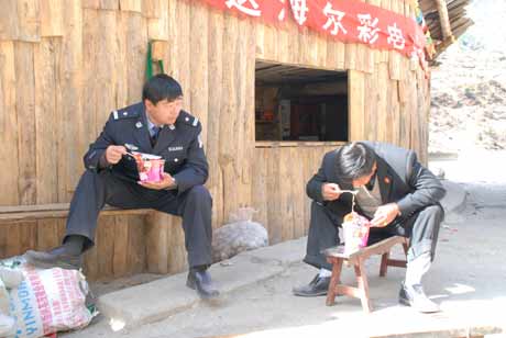 為了高原藏區(qū)的和諧安寧——云南迪慶藏族自治州中級人民法院工作紀實