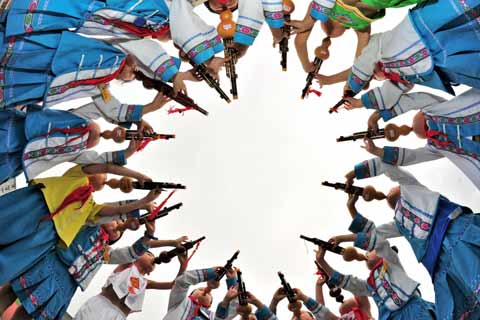 湖北恩施：校園廣推素質(zhì)教育 民族文化百花齊放(組圖)