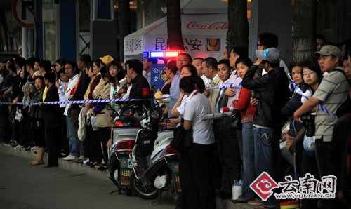 云南飯店裙樓拆除時倒塌砸傷5路人