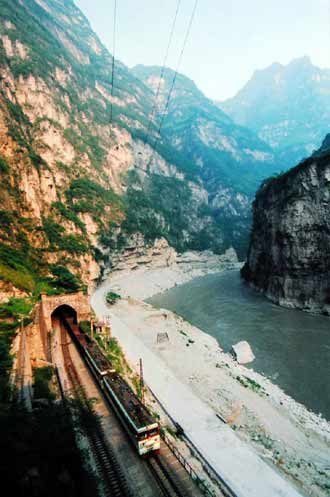 成昆鐵路:“神話”在這里延續(圖)